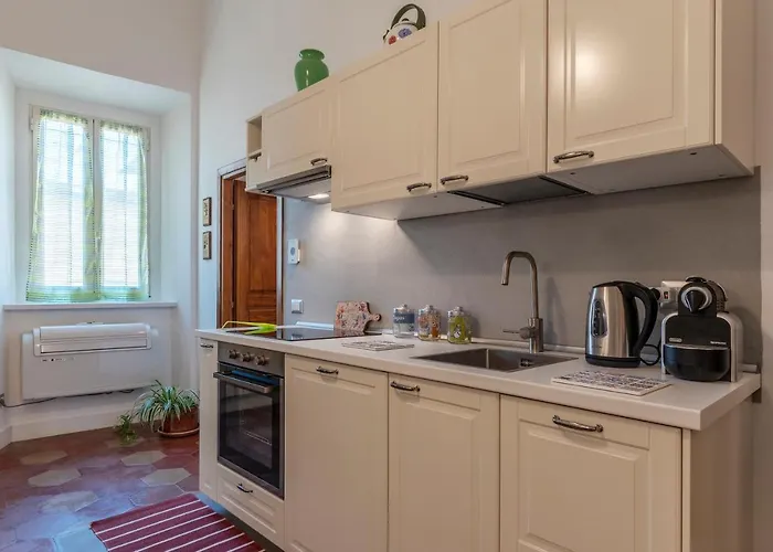 Guesthost - Largo Di Torre Argentina *